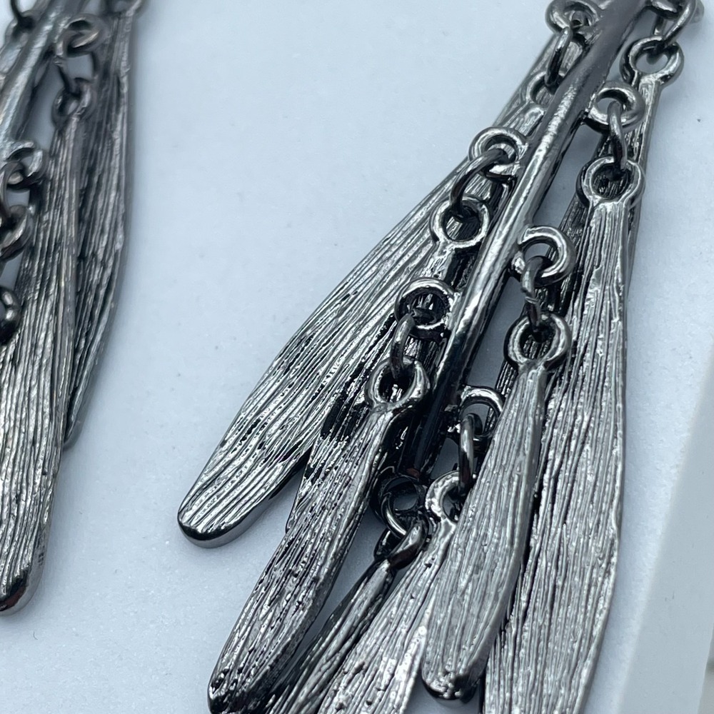 Vintage 90s Gunmetal Fringe Dangle Earrings Textured Leaf Tassel Women's Jewelry - Picture 4 of 8